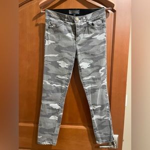 Wit&Wisdom Camo Skinny Jeans. Size 4